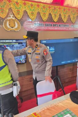 Itwasum Polri Apresiasi Nuansa Adat di Pos Minasamaupa Saat Peninjauan di Gowa