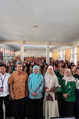 Mahasiswa Ilmu Komunikasi UIN Alauddin Makassar Gelar Workshop Literasi Digital di SMAN 8 Gowa