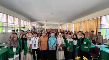 Mahasiswa Ilmu Komunikasi UIN Alauddin Makassar Gelar Workshop Literasi Digital di SMAN 8 Gowa