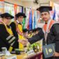 Caption : Suharli saat Wisuda dikampus UNM Makassar. Foto : ist