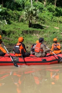 LANSIA TERSERET ARUS SUNGAI DI KAJUARA, TIM SAR GABUNGAN LAKUKAN PENCARIAN