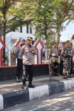Mengawal Demokrasi dengan Humanis, Plh. Kapolresta Gowa Pimpin Pengamanan Gabungan di DPRD Gowa
