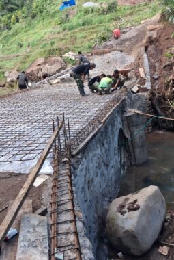 Optimalkan Konektivitas Wilayah, Kodim 1409/Gowa Terus Genjot Pembangunan Jembatan Armco di Tombolopao