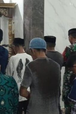 TNI Manunggal Bersama Rakyat, Babinsa Koramil 1409-01/Somba Opu Laksanakan Safari Subuh dan Komsos