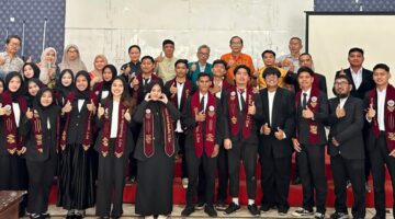 Cetak SDM Unggul, FISIP UIT Resmi Lepas 26 Sarjana Baru dari Tiga Prodi Strategis
