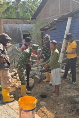 Buka Akses Ekonomi Petani, TNI dan Warga Gowa Gotong Royong Bangun Jalan Tani
