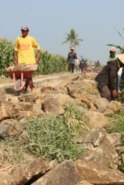 Perkuat Ketahanan Tanah, Pembangunan Talud TMMD Kodim Gowa Capai 25 Persen