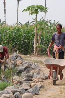 Semangat Gotong Royong Mewarnai Pengerjaan Lanjutan Talud TMMD di Kab. Gowa